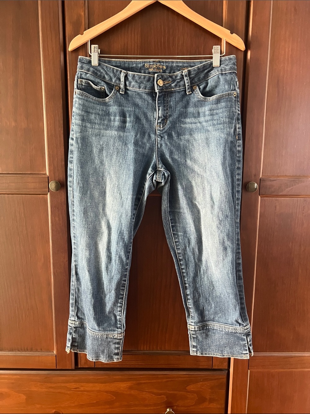 Classic Mid Rise Denim Capri Distressed Stretch Jeans Med Wash Cuffed Slit Hem